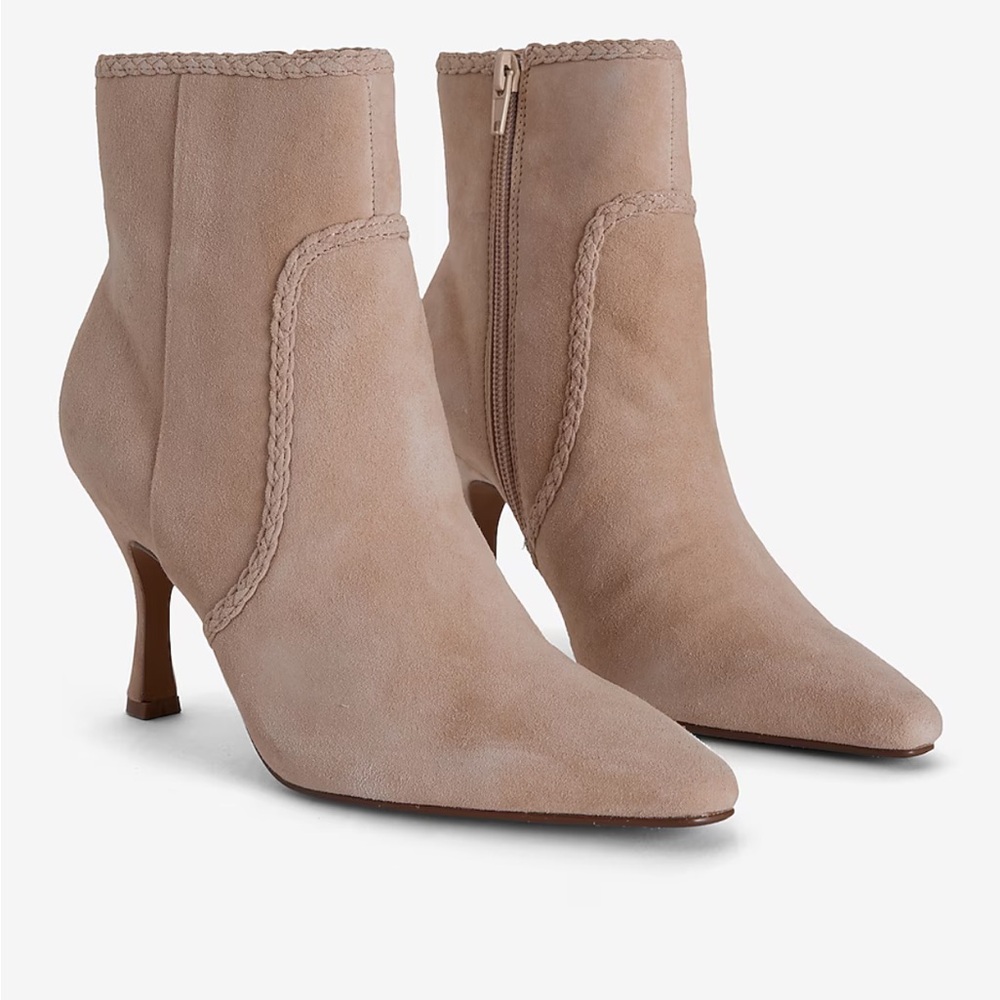 I am selling new leather boots with tag